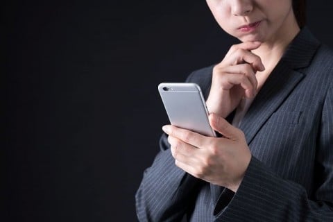 スマートフォン閲覧に対応していないホームページは、内容が見づらくバナーボタンも押しづらいので、訪問者にストレスを与えてしまう